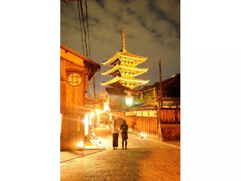 京都・花灯路を照らす、最先端のＬＥＤの灯り