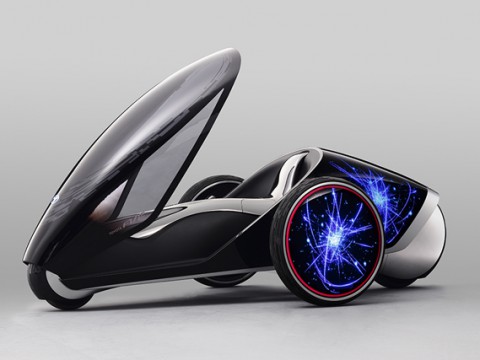 東京モーターショーに、「直感で通じ合える未来の愛車」を提案するトヨタ