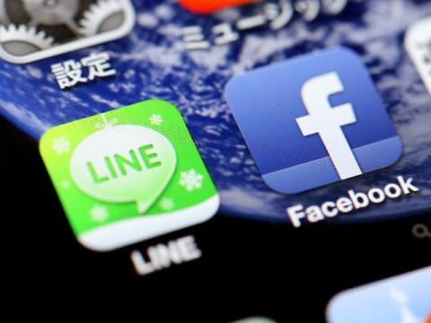 「Facebook」登録者最多も、利用頻度は「LINE」を下回る