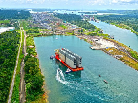 パナマとスエズ　国際運河の競争は世界の物流を変える