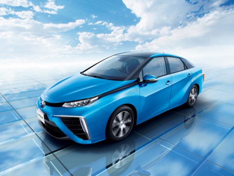 ついに燃料電池自動車時代到来　しかし実は石油からも精製されている