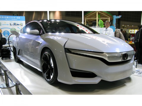 燃料電池車、トヨタ「MIRAI」とホンダ「FCV」の大きな違いとは？