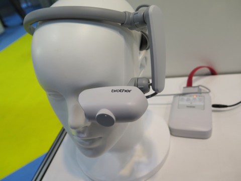 ブラザーの頭部装着型モニターが医療現場で正確な施術を支援する