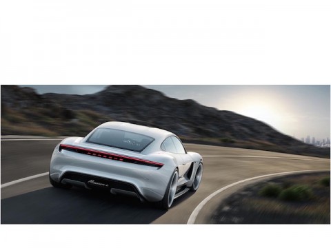 ポルシェ流、電気自動車は驚愕の近未来スポーツカー？
