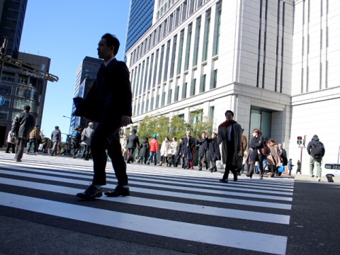 日本人住民「７年連続減少」前年比２７万人減