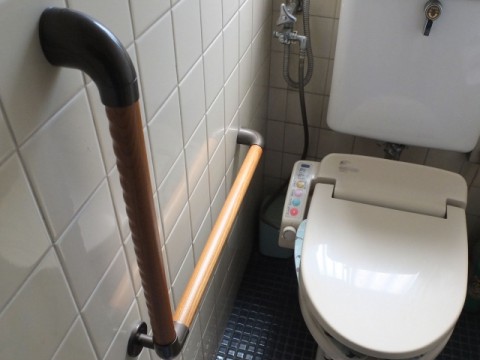 約7割の人が自宅トイレに温水洗浄便座を装着