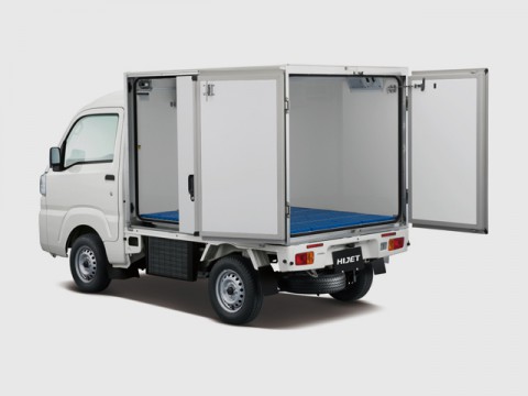 ダイハツを代表する“働くクルマ”「ハイゼット」に冷凍庫まで社内製として一貫生産の冷凍車追加