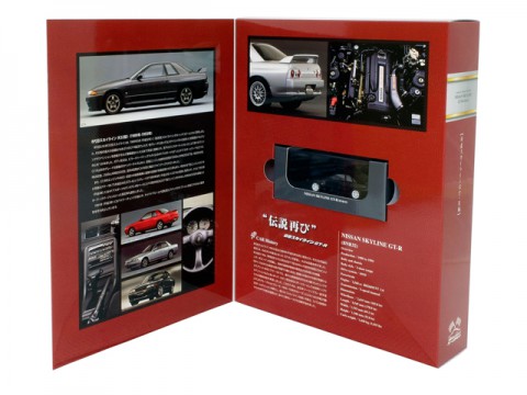 R32GT-Rの「オリジナル・フレーム切手セット」、ミニカー付き6000セット限定で発売