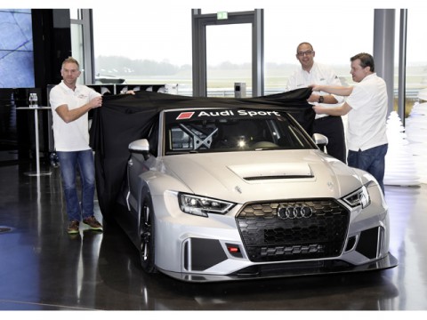 Audi RS 3 LMSが最初の顧客であるレーシングチームに納車、ドバイで緒戦を迎える