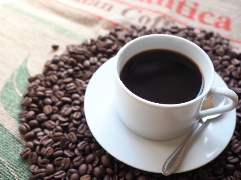 1日3杯以上コーヒーを飲む人で脳腫瘍のリスクが半減 大規模追跡研究により判明