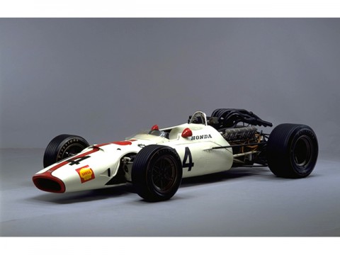 1967年、ホンダF1が2勝目を奪取した伊GP優勝マシン、モンツァで疾駆