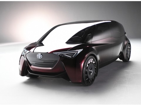 トヨタ、「燃料電池車は諦めない」──新しいFCVのカタチを提案