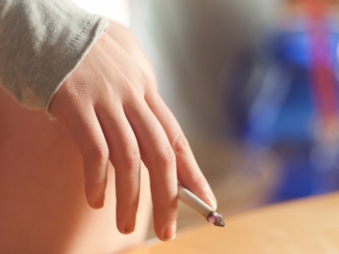世界の基準は？ 受動喫煙対策法案可決するも、屋内完全禁煙に至らぬ日本