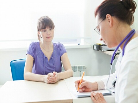 東京医科大学の女子一律減点、「理解できる」医師の65％