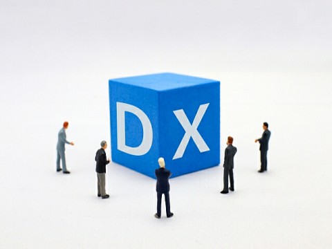 大企業のDX。現場部門主体で「データ散在」「ツール乱立」。共有プラットフォーム構築できず