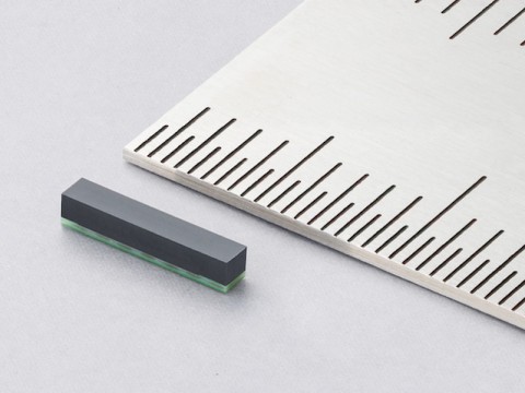 村田製作所、仏ミシュラン社と共同でタイヤ内蔵型の小型RFIDモジュールを開発