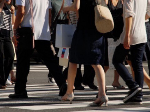 10時から14時までの紫外線量は、1日の約70％! 2022年夏の最先端UVコスメ