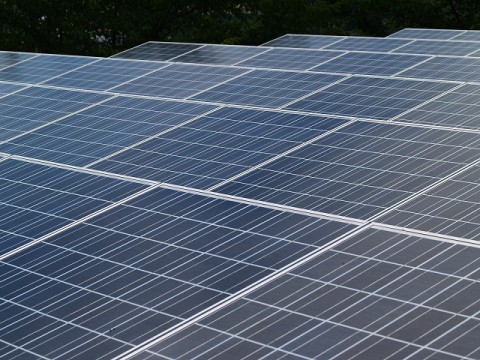 東京都が一戸建てに太陽光パネル搭載を義務化する方針。前向きに動き出すメーカーも