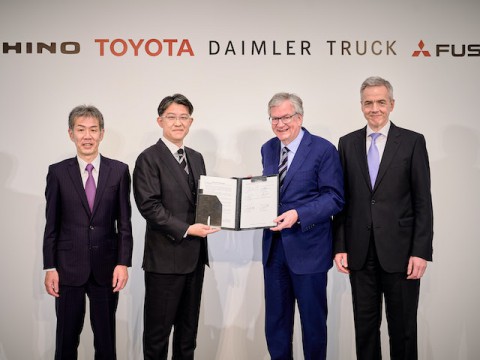 ダイムラートラック、三菱ふそう、日野およびトヨタがCASE技術開発で協業、三菱ふそうと日野を統合
