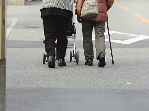 １００歳以上９万２１３９人、６０年で６００倍