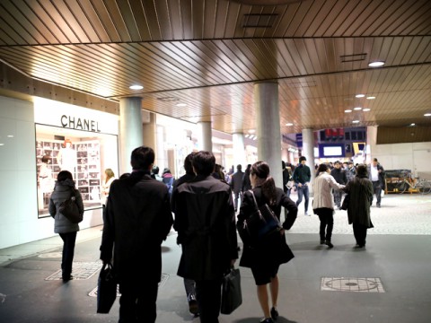 変化の流れつかみ取る１丁目１番地は経済と総理