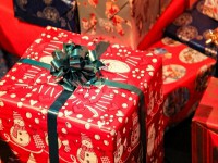 画・配偶者からのX'masプレゼント、子供が生まれる前は79％、後は45％。