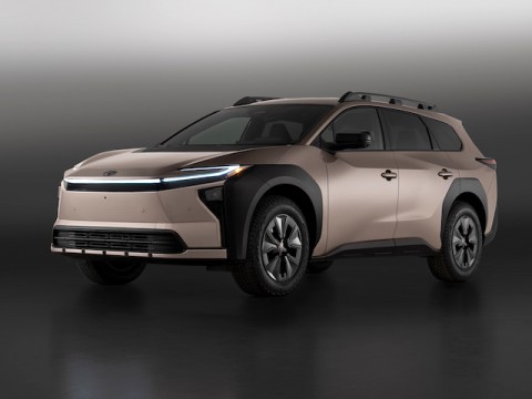 トヨタ、電動車拡充に向けSUBARUと共同開発の新型BEV「bZ Woodland」公開　来春発売