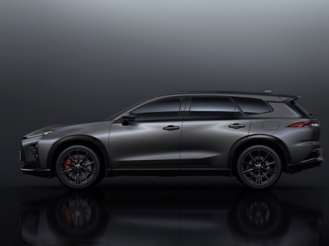 TOYOTA、専門店「THE CROWN」取り扱いの特別なステーションワゴン「ESTATE RS」発売
