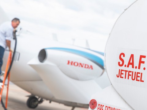 HondaJet、持続可能な航空燃料（SAF）を100％使用した試験飛行に成功　HACI発表