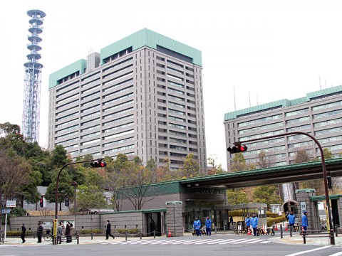 防衛費初の9兆円突破。社会保障費増大と「予算配分」の優先順位を読み解く