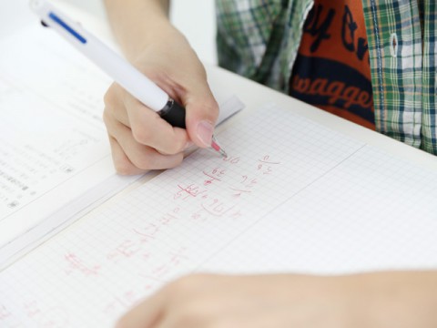 少子化対策の加速化、その財源と実効性を問う。2026年が「最後のチャンス」と言われる理由