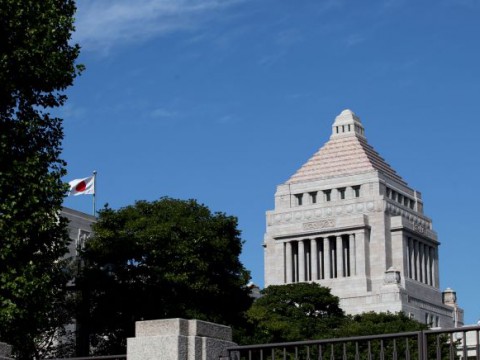 ホルムズ海峡緊迫、日本の原油9割に影。高市首相「万全期す」の真意