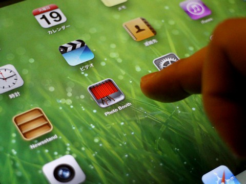 SNSの情報はなぜ偏るのか。アルゴリズムとエコーチェンバーの正体