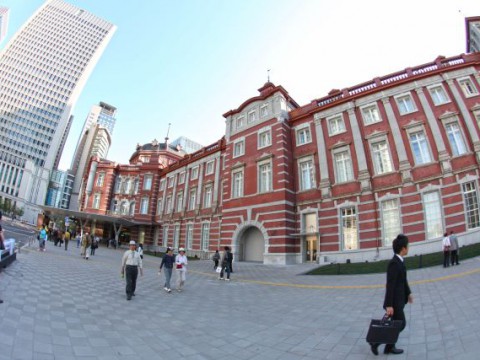 雇用は堅調、なのにお金がない。実質賃金マイナスが招く「労働の虚無」