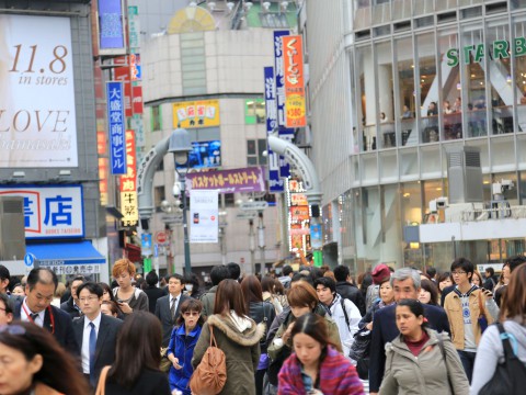 キャッシュレス4割突破も根強い「現金派」 資産の5割が眠る日本の特殊事情