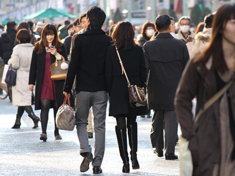 共働き1300万世帯、専業主婦世帯の2倍超に。世帯単位での資金管理が問われる背景