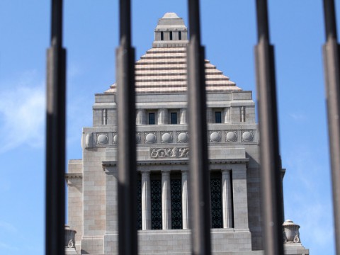 税金の使い道、6割弱が「動かしにくい経費」。膨らむ社会保障と利払いの現実