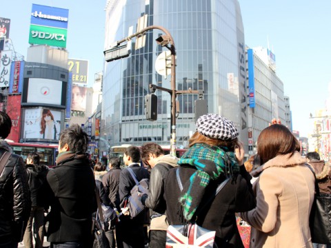 企業の7割が副業容認。経団連調査で「大企業の8割超」が制度化、実践者は1割未満