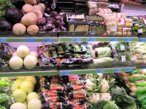 食品値上げはなぜ続くのか　資材高と中東情勢の影響