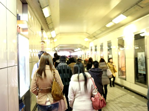 若者の「酒離れ」は本当か　進む“選別消費”と、背景にある価値観・経済の二重構造