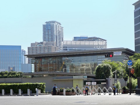 支持率と不満の乖離　政治と国民の認識差を生む構造