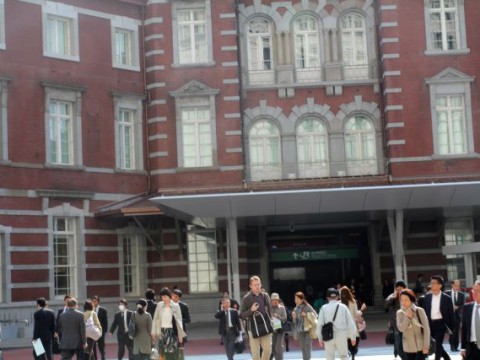 賃上げでも生活が楽にならない理由　実質賃金プラス転換の裏に潜む「固定費のワナ」