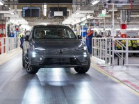 ボルボ・カーズ、ゲームチェンジャーとなる電気自動車のSUV「EX60」の生産を開始_KDW00276