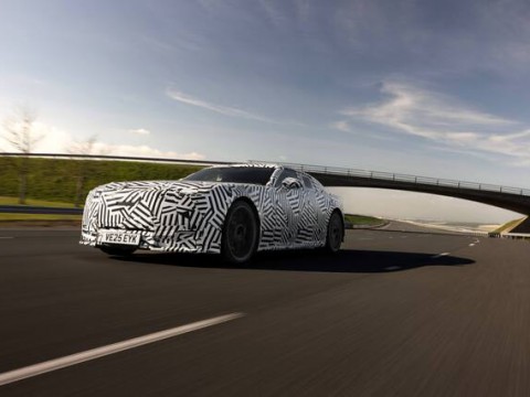 ジャガーが示す「GT復権」の勝機　SUV全盛期にあえて4ドアGTで挑む理由