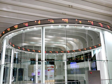 日経平均、前場は反発　5万9600円台まで上昇