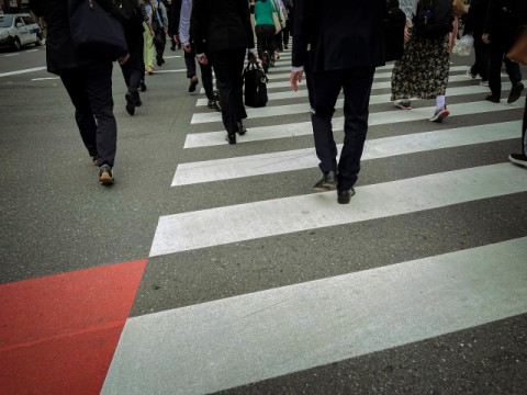 頑張っても楽にならない社会　会社員と企業に広がる「余裕の消失」