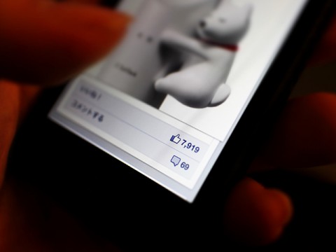 “スマホで全部済む”時代へ　決算で進む「行かない消費」
