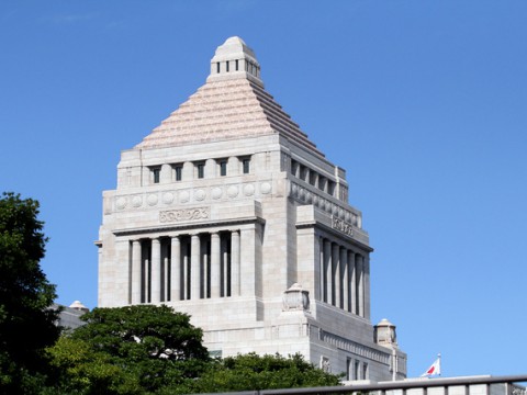 ナフサ供給は維持できるのか　政府対応と中東リスクの行方
